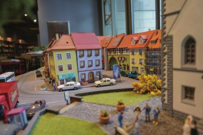 乡愁在沙盘里融化,而火车里有梦